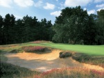 Ancho green bunker sobre el campo rojo del Berkshire Golf Club
