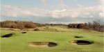 Green rodeado por bunkers sobre el campo de golf de Royal Lytham y St Annes 
