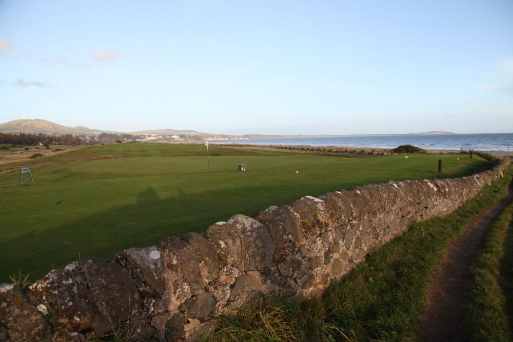 4th green and stone wall at Lundin Links