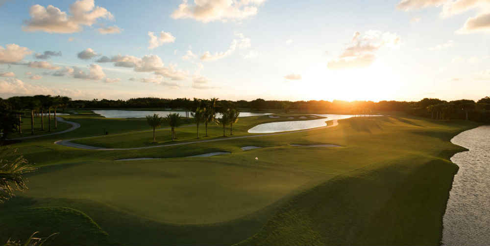 Coucher de soleil sur le Red Tiger au Doral en Floride 