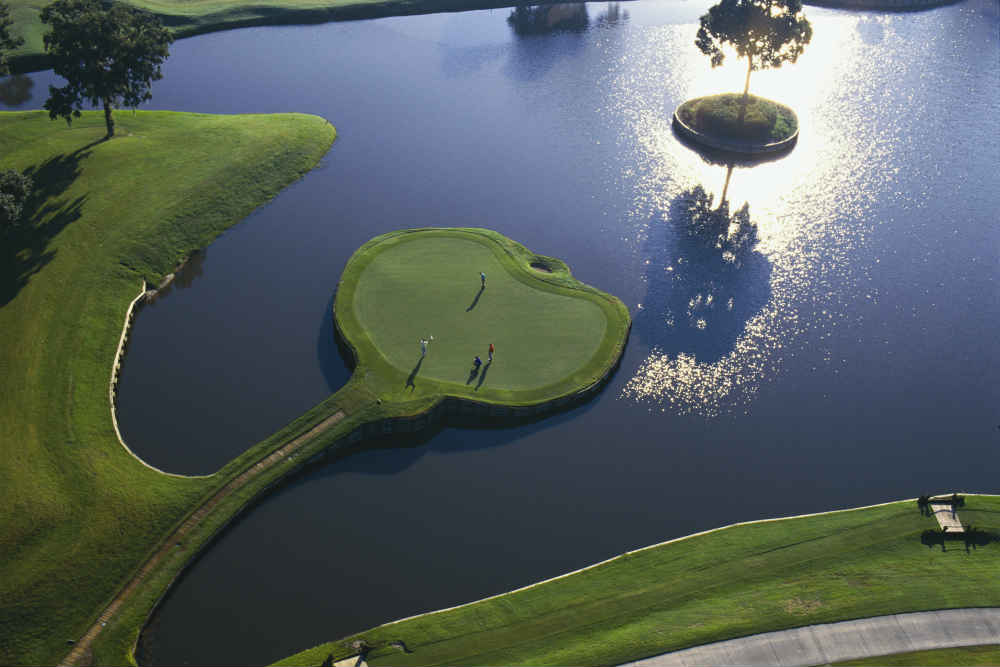 Vue aérienne du trou 17 du Players au TPC Sawgrass 