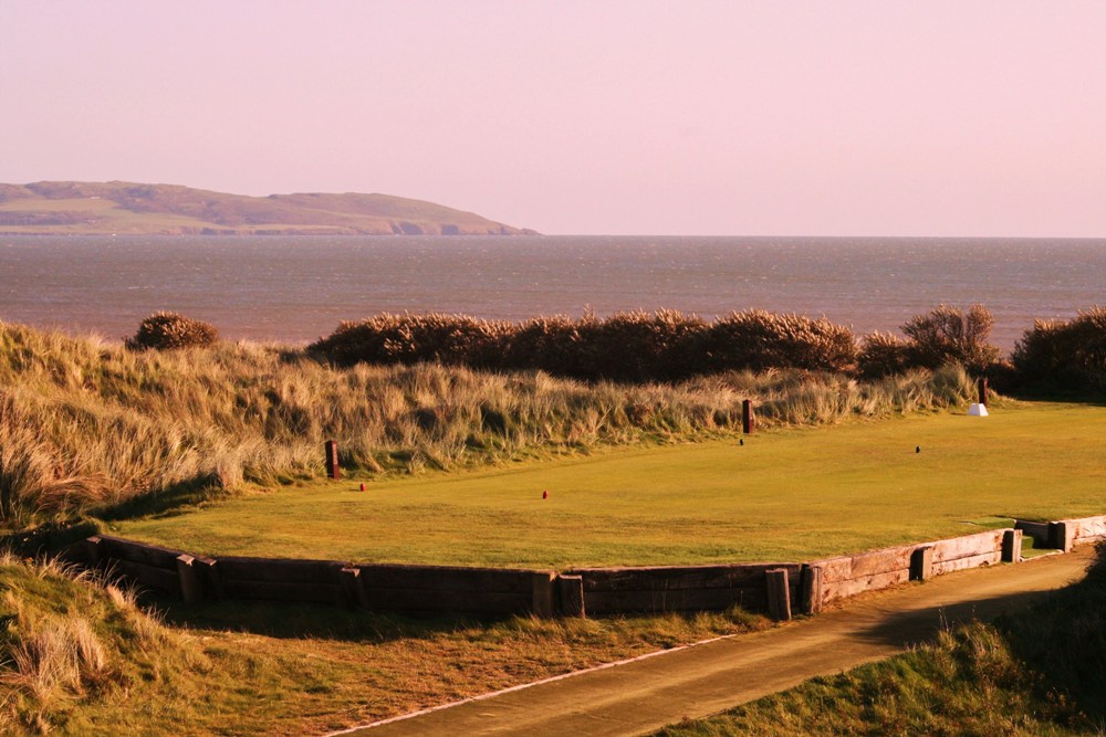 Tee at The Island golf course