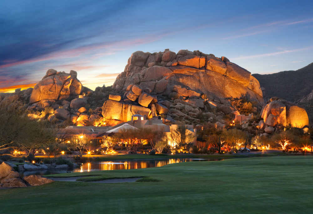 Coucher de soleil sur le resort The Boulders en Arizona 