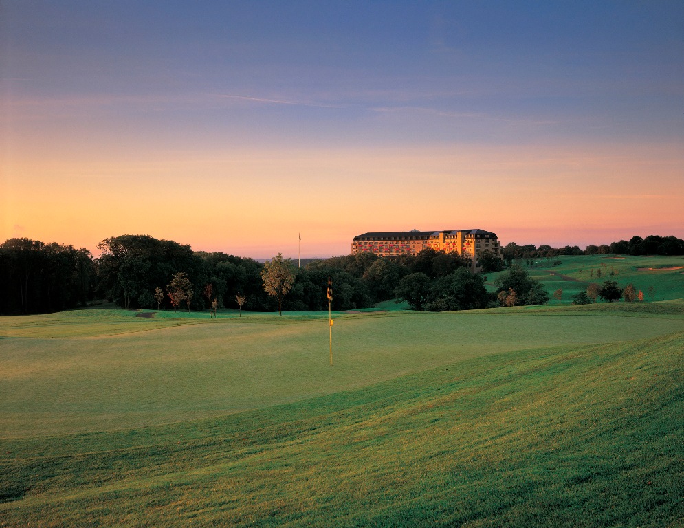 Green and hotel on the Roman Road course at Celtic Manor