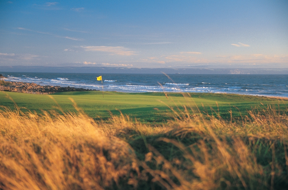 Green and sea on the Royal Porthcawl golf course