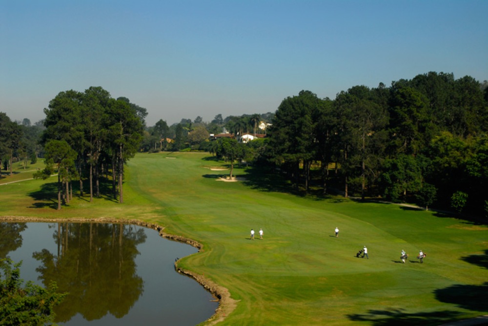 Golfers playing on the Sao Fernando golf course