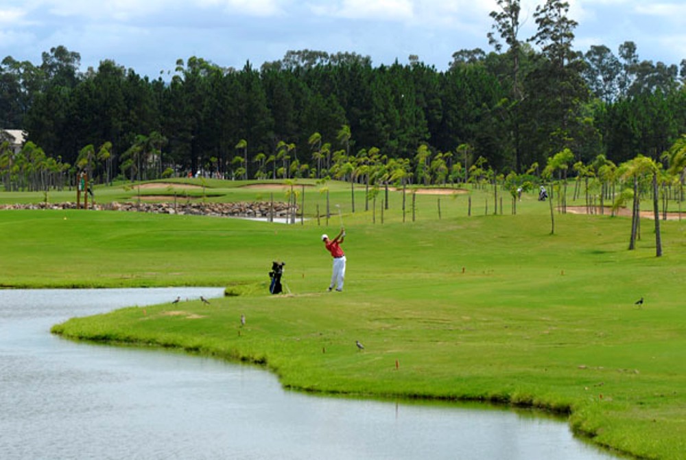 Golfeur sur le parcours de Belem Novo