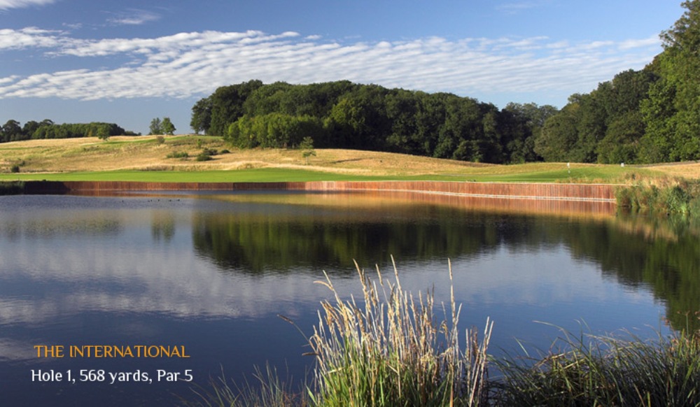1st hole with water at the International golf course at the London golf club