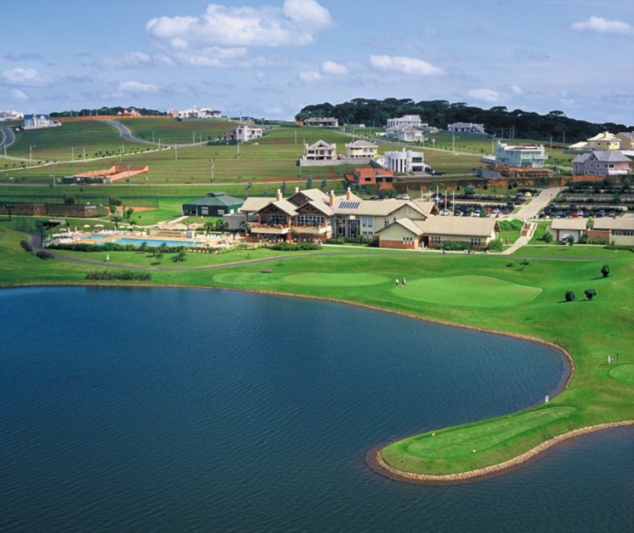 Aerial view of the Alphaville Graciosa golf course