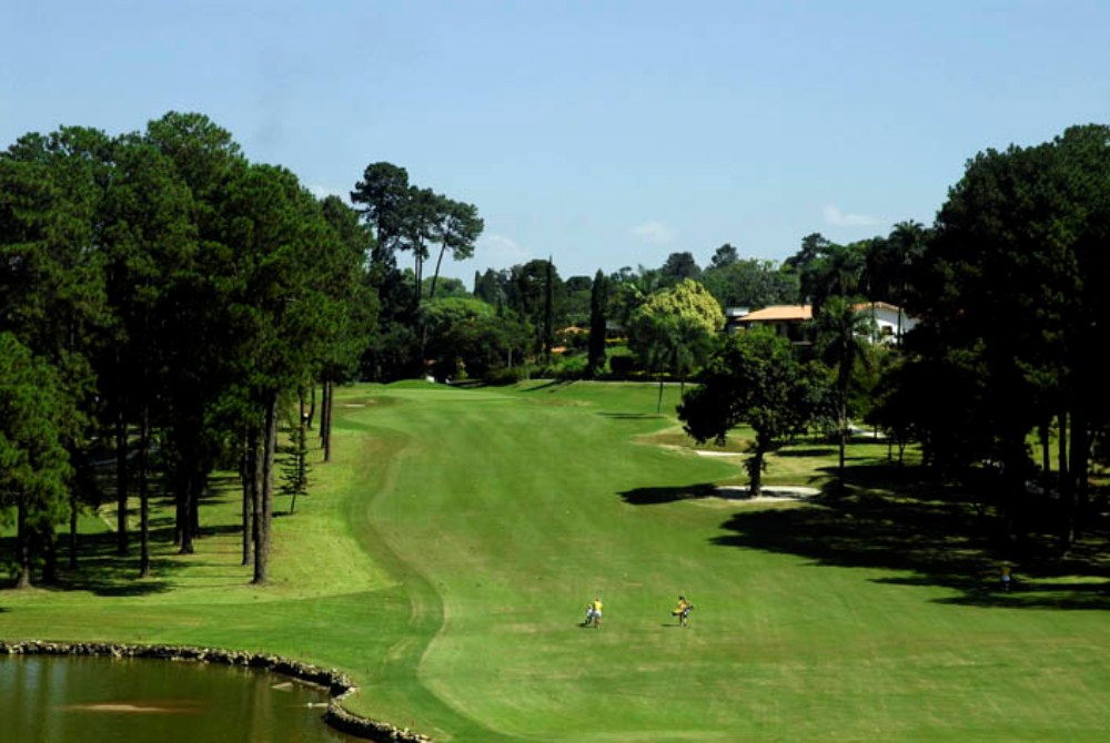 Uphill fairway at the Sao Fernando golf course