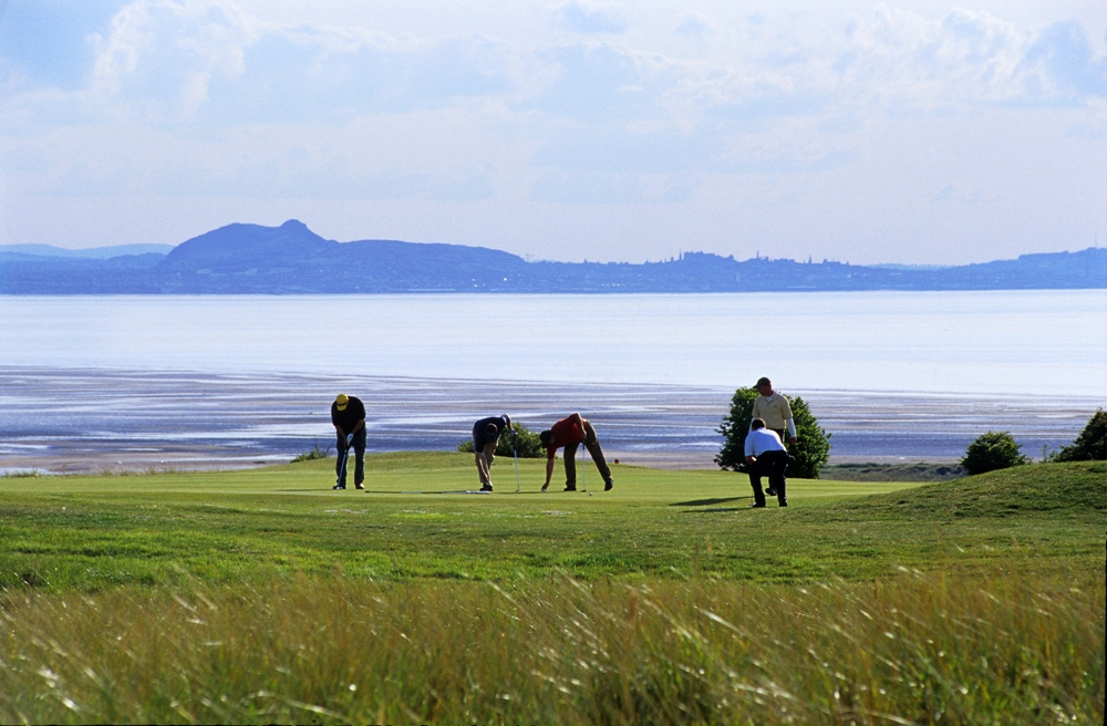 Golfers at Gullane n⁰2 golf course