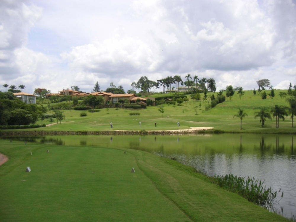 Spectacular Par 3 with water on the Quinta da Baroneza golf course