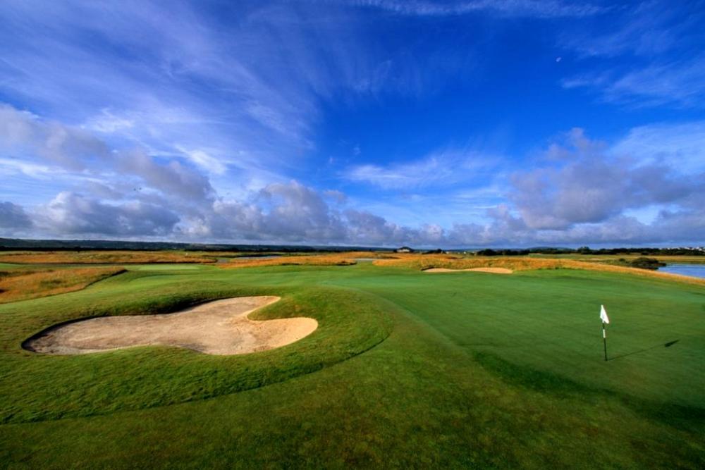 Large green on the Machynys golf course