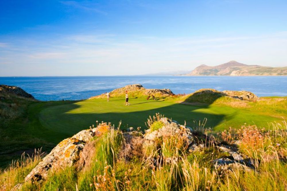 Green surrounded by rocks on Nefyn and District golf course
