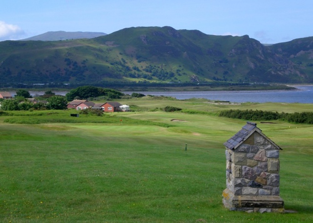 Downhill hole on Llandudno Maesdu golf course