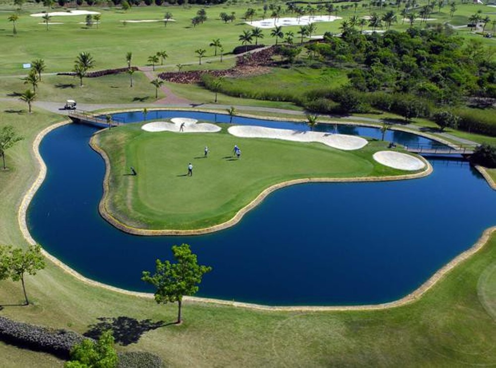 Aerial view of an Island green on the Damha golf course