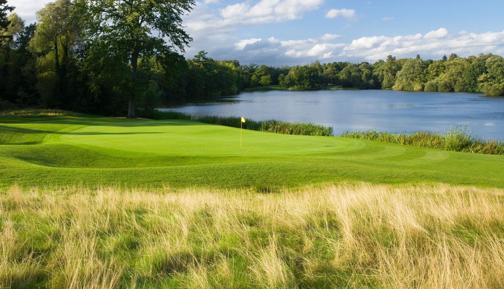 Challenging Par 3 with water at Bearwood Lakes golf course