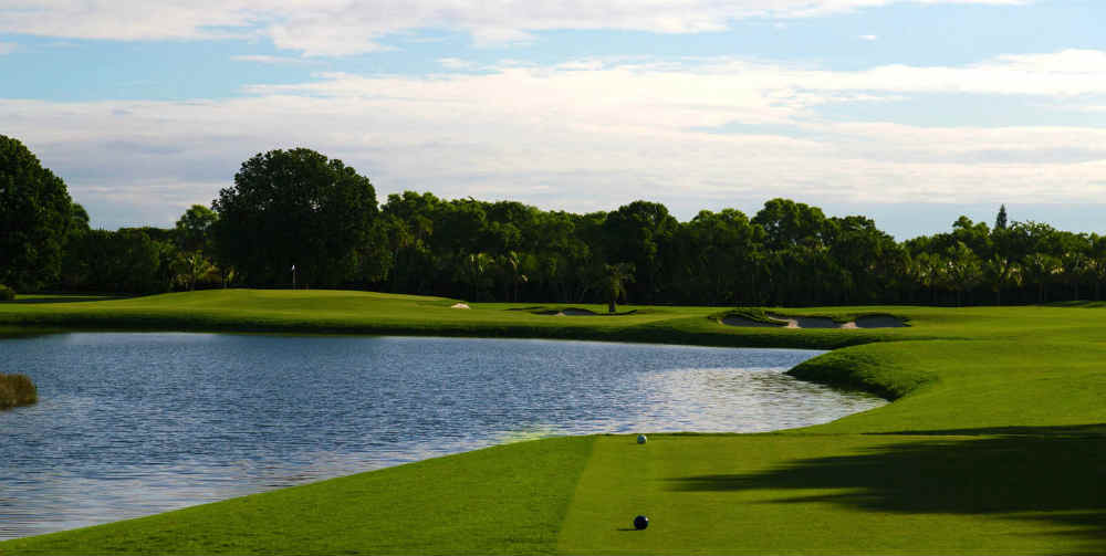 Le départ du trou 10 du parcours Golden Palm au Doral en Floride