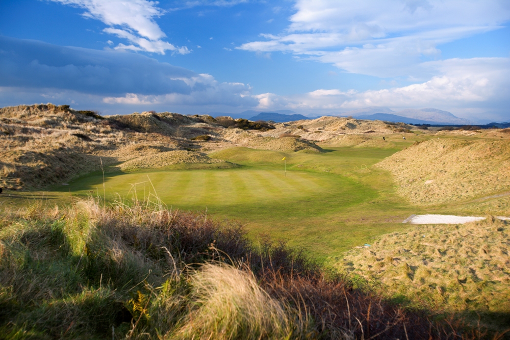 Green surrounded by dunes at Royal St David's