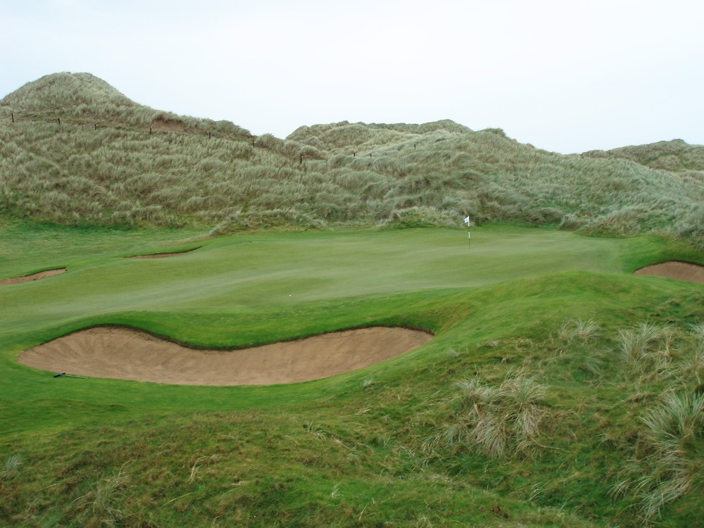 Ondulated green at Doonbeg golf course Trump International Golf Links