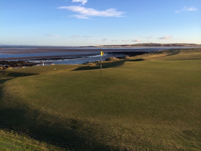 Green and sea at Kilspindie Golf Course