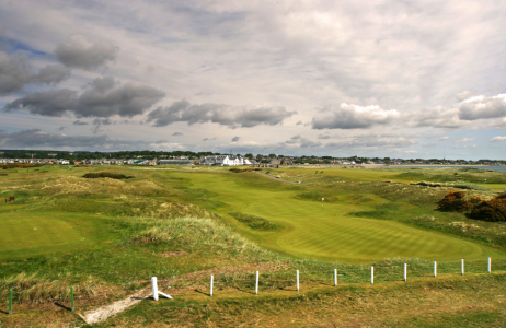 Blick auf Loch 3 auf Carnoustie Golf Links Championship 