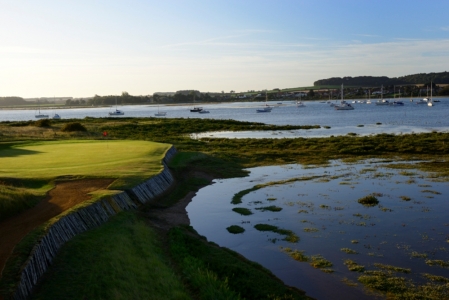 Green and sea at the Royal West Norfolk golf course
