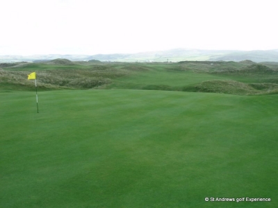 Elevated green at Machrihanish Golf course