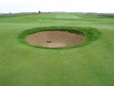 Bunker in the middle of the green at Doonbeg golf course