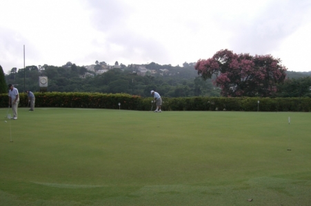 Golfers on the putting green at the Sao Fernando golf course