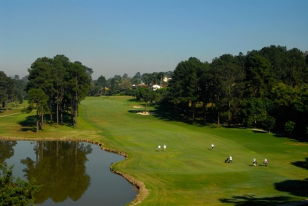 Golfers playing on the Sao Fernando golf course