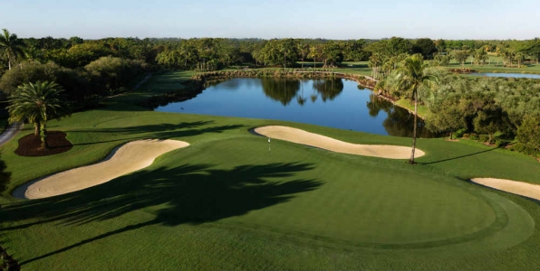Vue aérienne du 15ème green du parcours Silver Fox en Floride 