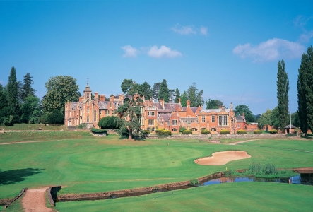 Stunning Club House and 18th green at Rolls of Monmouth
