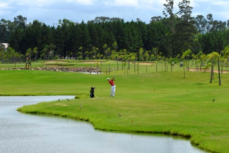 Golfeur sur le parcours de Belem Novo