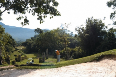 Golfeur sur le parcours de Do Frade