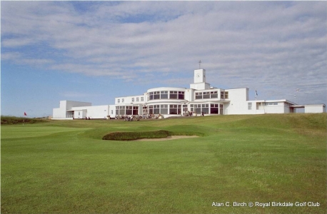 18th green and clubhouse of the Royal Birkdale golf course