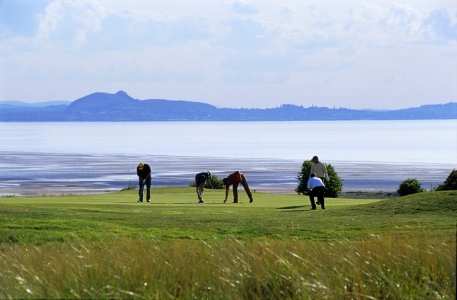 Golfers at Gullane n⁰2 golf course