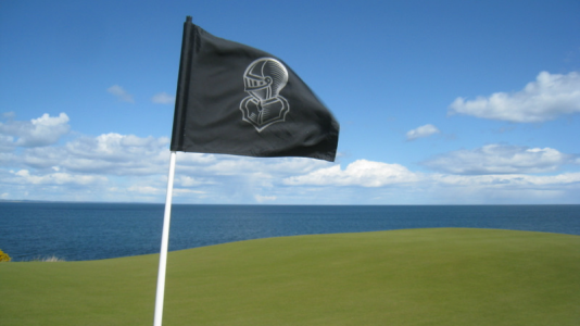18th hole flag on the Castle Course at St Andrews