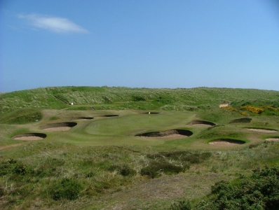 Par 3 and its bunkers at Royal Aberdeen