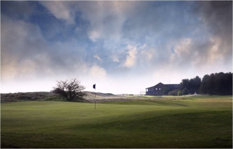 Green and clubhouse at Prince's golf course