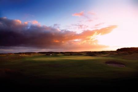 Ondulated green at Dundonald golf links