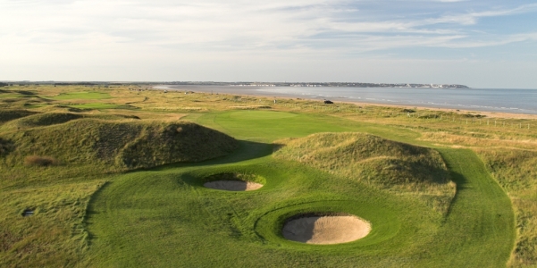 Par 4 with bunkers and dunes on the Royal St George's golf course