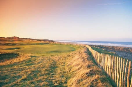 Undulated green and sea on the Royal Porthcawl golf course