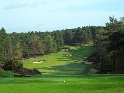 Par 5 dogleg right on the Old Course at the Sunningdale golf club