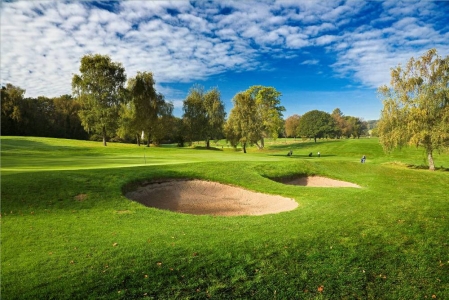 Uphill hole on the Newport golf course