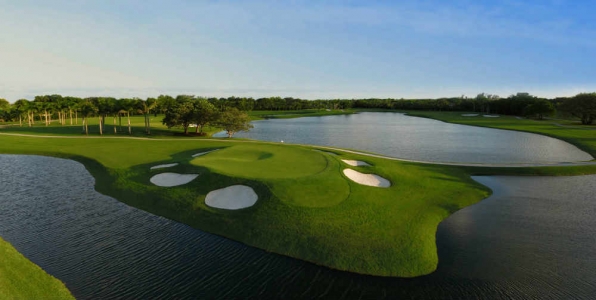 Green en presqu'île sur le parcours Golden Plam du Doral en Floride 