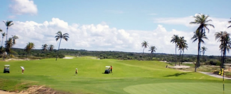 Golfeurs sur le parcours de Buzios