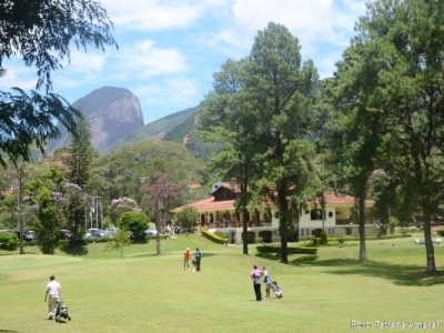 Fairway et clubhouse sur le parcours de Teresópolis