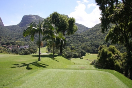 Downhill hole at Gavea Golf & Country Club