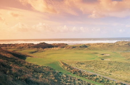 Holes and dunes on Borth and Ynyslas golf course